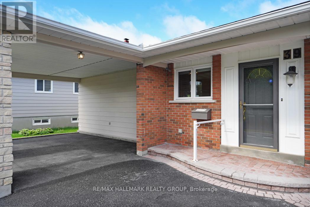39 Parkwood Crescent, Ottawa, Ontario K1B 3J5 - Photo 3 - X13183728