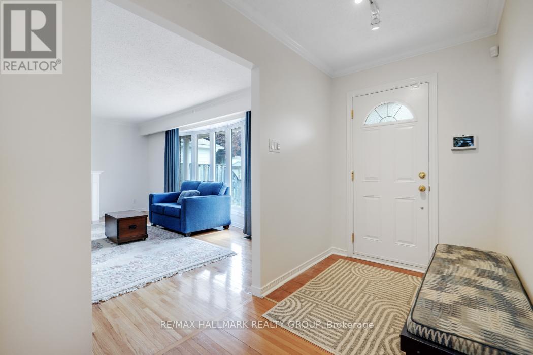 39 Parkwood Crescent, Ottawa, Ontario K1B 3J5 - Photo 4 - X13183728