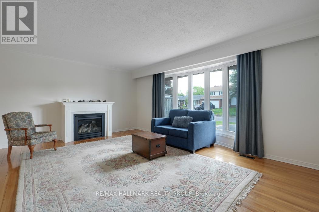 39 Parkwood Crescent, Ottawa, Ontario K1B 3J5 - Photo 5 - X13183728