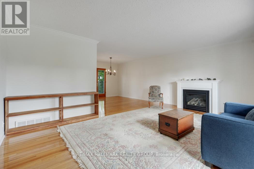 39 Parkwood Crescent, Ottawa, Ontario K1B 3J5 - Photo 6 - X13183728