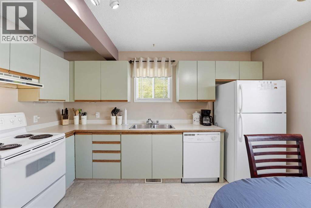 1 Greig Close, Red Deer, Alberta  T4P 3L6 - Photo 3 - A2314591