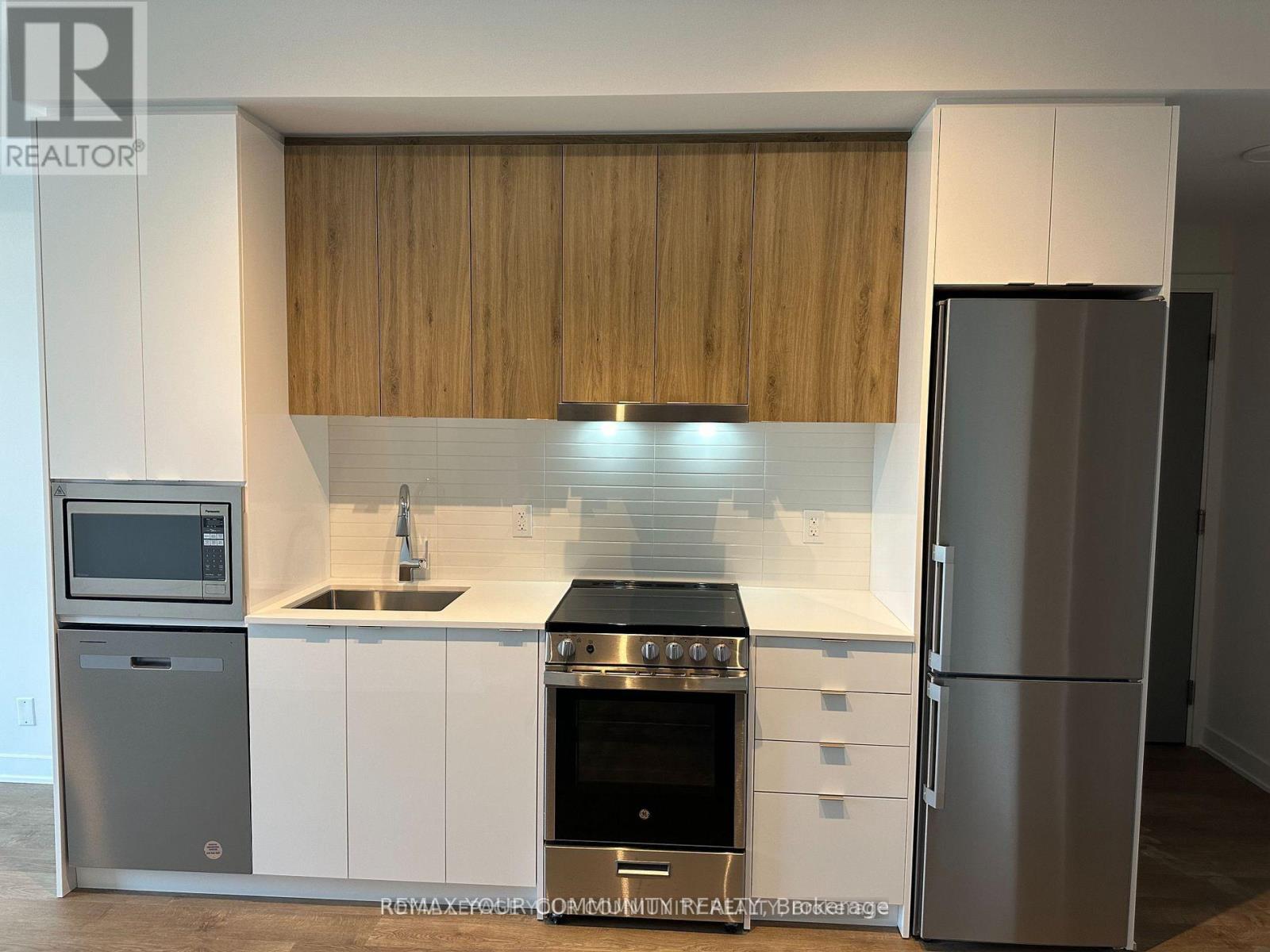 906 - 30 Upper Mall Way, Vaughan, Ontario  L4J 0L7 - Photo 2 - N13183696