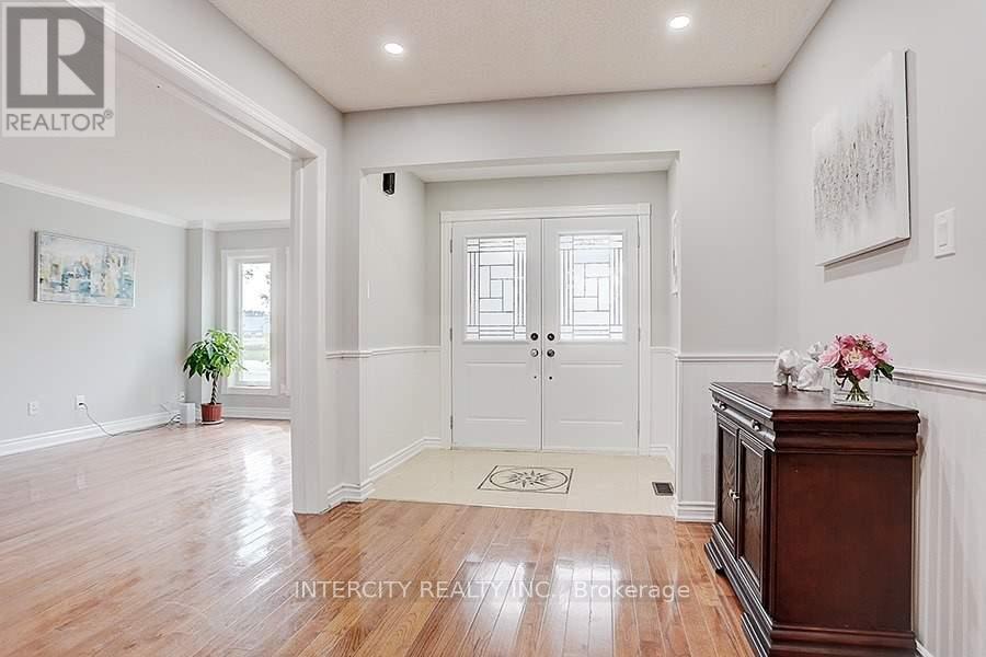 57 Yorkland Street, Richmond Hill, Ontario  L4C 9Z4 - Photo 2 - N13183708