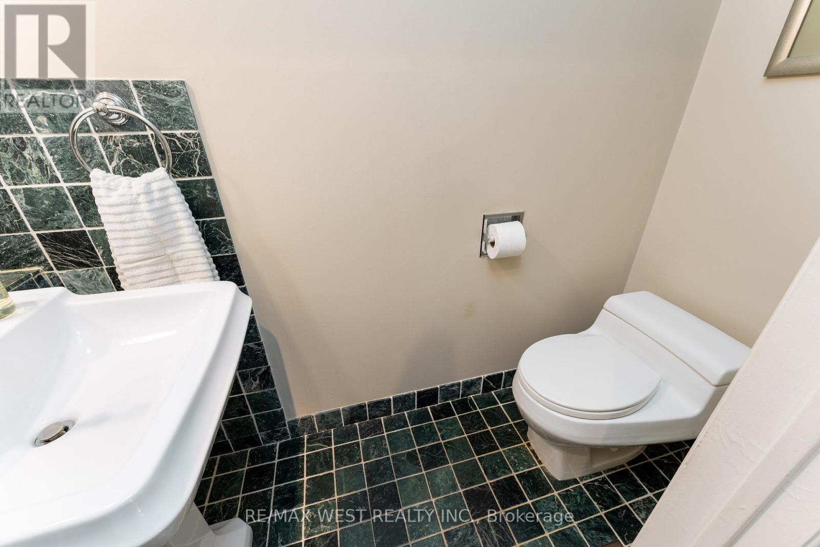 18 Harrowsmith Place, Richmond Hill, Ontario  L4E 2J9 - Photo 16 - N13183942