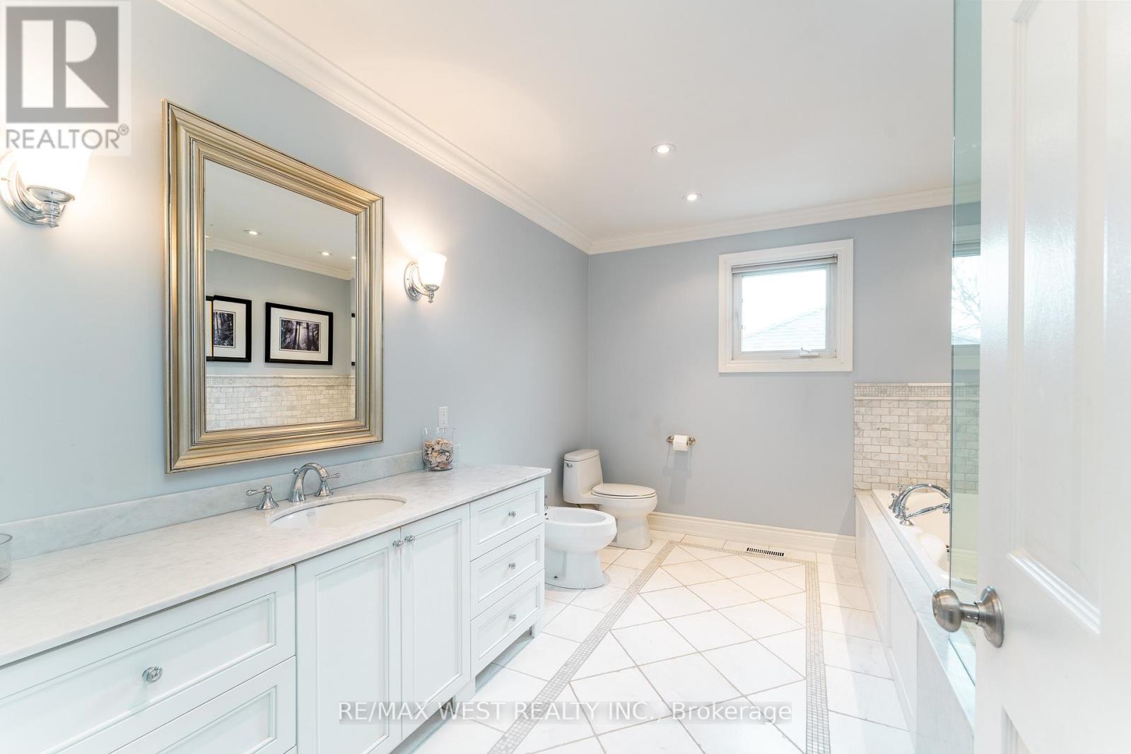 18 Harrowsmith Place, Richmond Hill, Ontario  L4E 2J9 - Photo 25 - N13183942