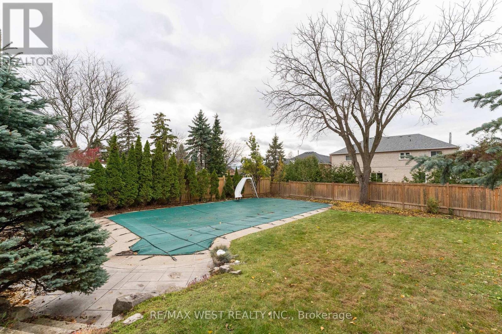 18 Harrowsmith Place, Richmond Hill, Ontario  L4E 2J9 - Photo 44 - N13183942