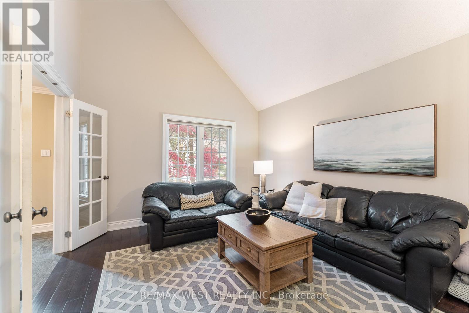 18 Harrowsmith Place, Richmond Hill, Ontario  L4E 2J9 - Photo 5 - N13183942