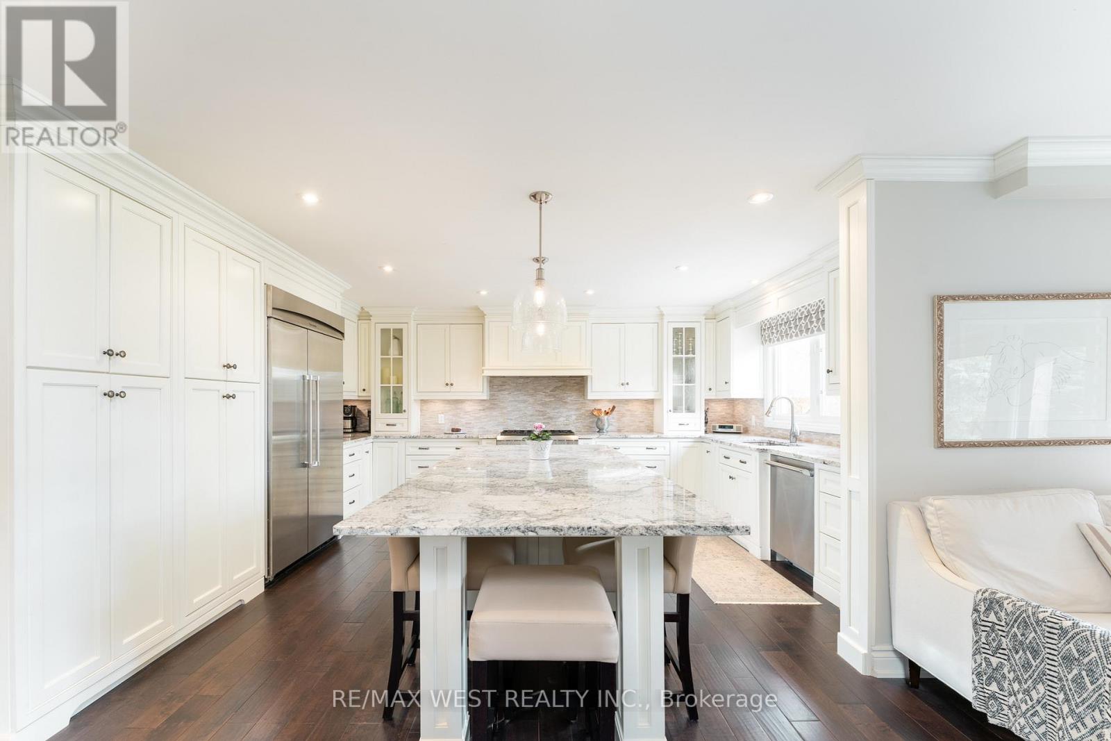 18 Harrowsmith Place, Richmond Hill, Ontario  L4E 2J9 - Photo 9 - N13183942