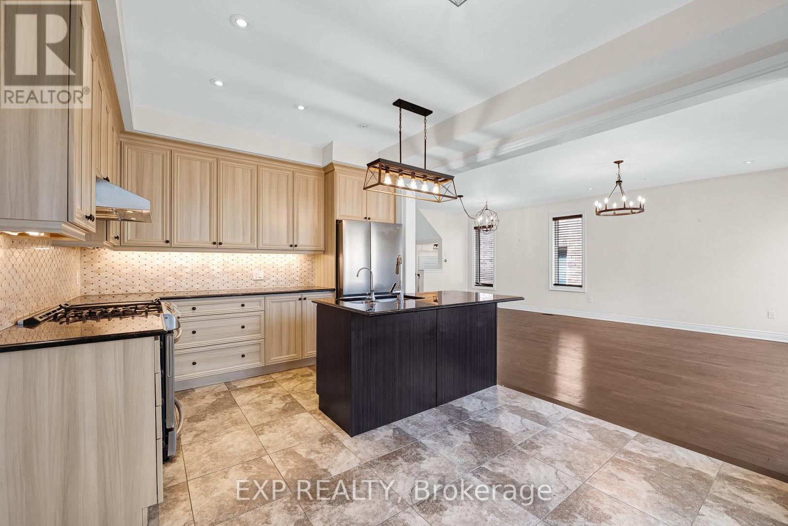 26 Mondial Crescent, East Gwillimbury (Queensville), Ontario  L0G 1R0 - Photo 10 - N13184114