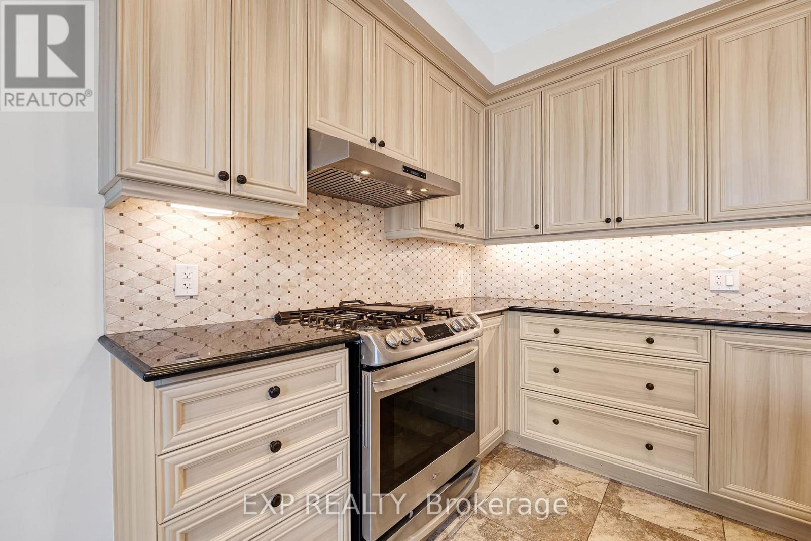 26 Mondial Crescent, East Gwillimbury (Queensville), Ontario  L0G 1R0 - Photo 11 - N13184114