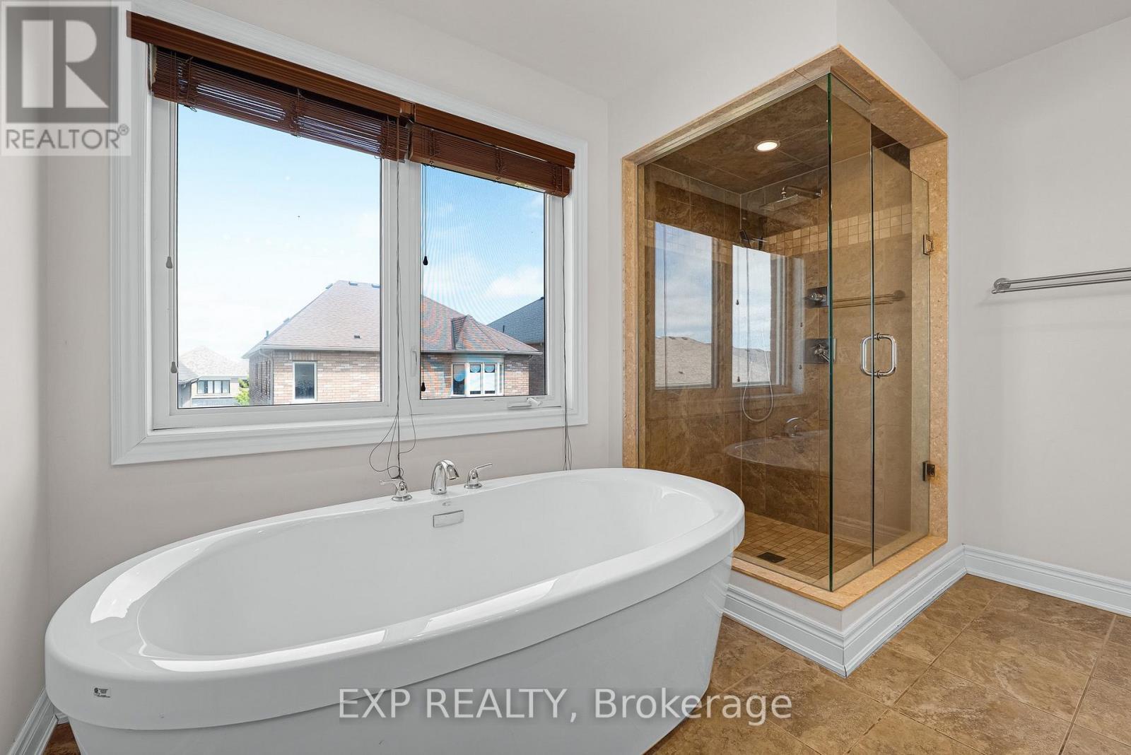 26 Mondial Crescent, East Gwillimbury (Queensville), Ontario  L0G 1R0 - Photo 24 - N13184114