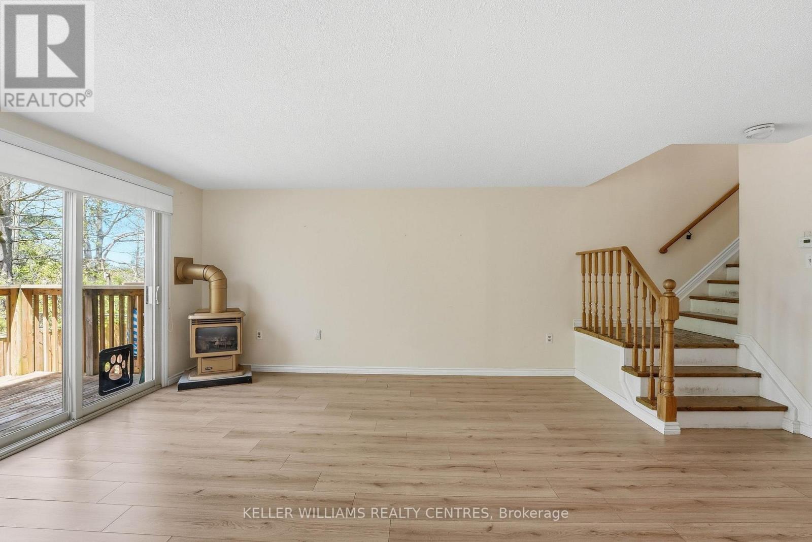 3 Evergreen Court, Barrie, Ontario  L4N 6W7 - Photo 4 - S13183698
