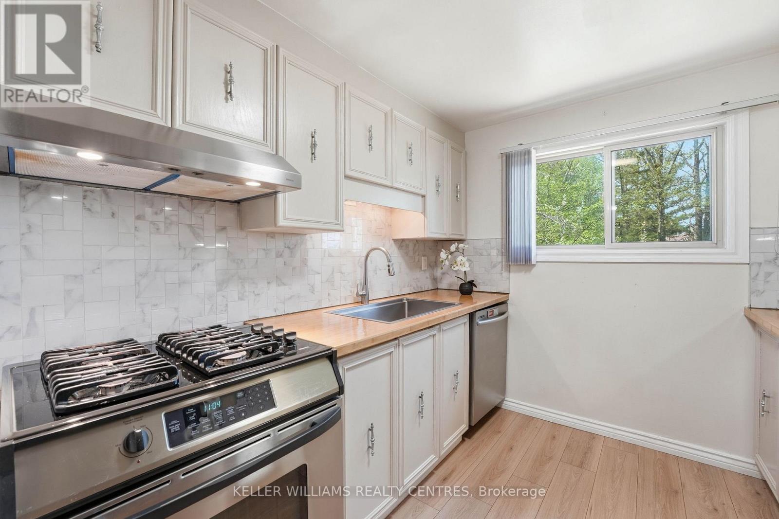3 Evergreen Court, Barrie, Ontario  L4N 6W7 - Photo 8 - S13183698