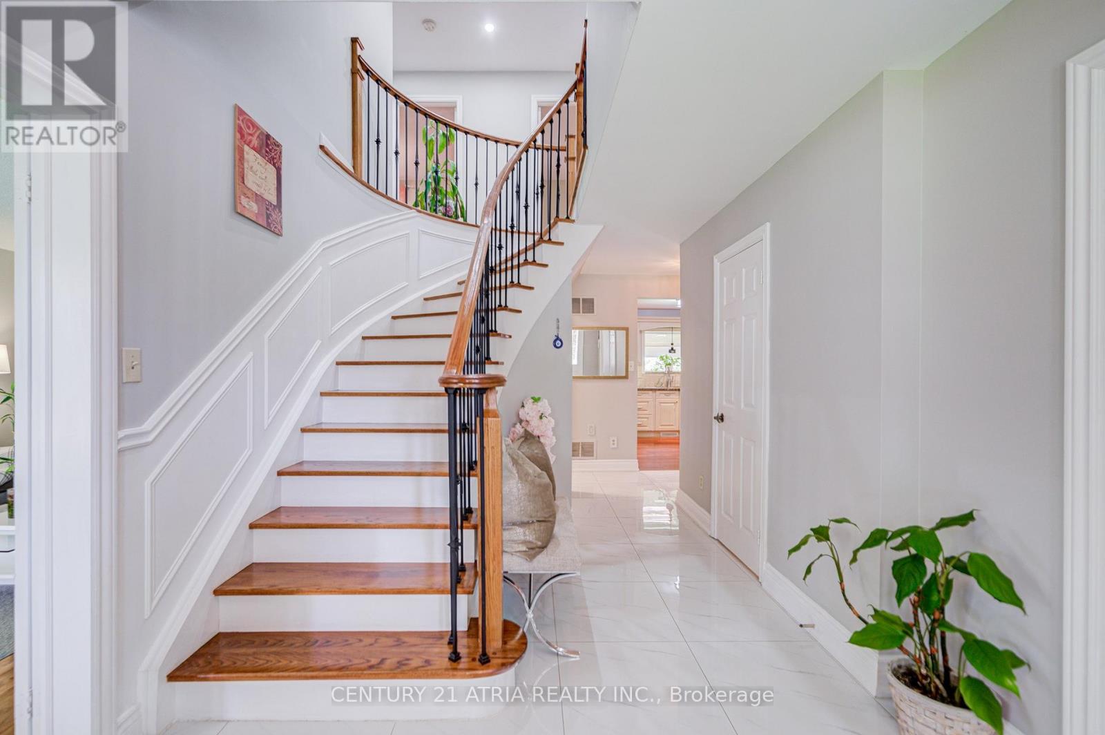189 Louis Drive, Mississauga, Ontario  L5B 2V5 - Photo 6 - W13183642