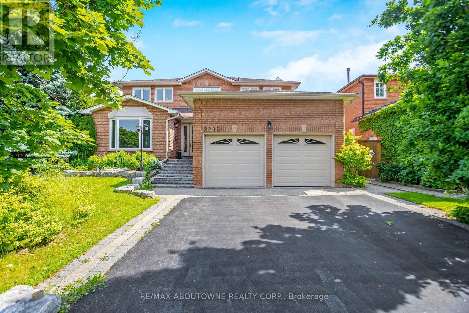 2235 GRENVILLE DRIVE, Oakville, Ontario