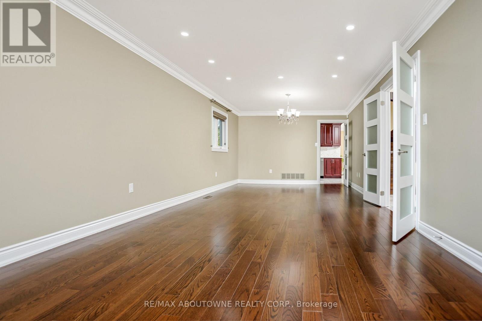 2235 Grenville Drive, Oakville, Ontario  L6H 4W7 - Photo 11 - W13183854