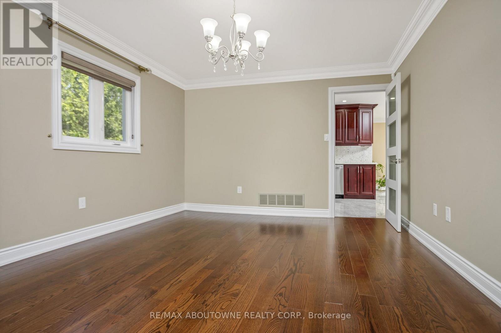 2235 Grenville Drive, Oakville, Ontario  L6H 4W7 - Photo 12 - W13183854