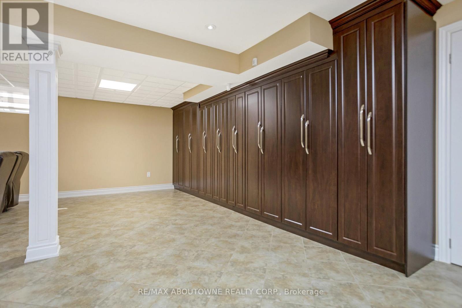 2235 Grenville Drive, Oakville, Ontario  L6H 4W7 - Photo 28 - W13183854