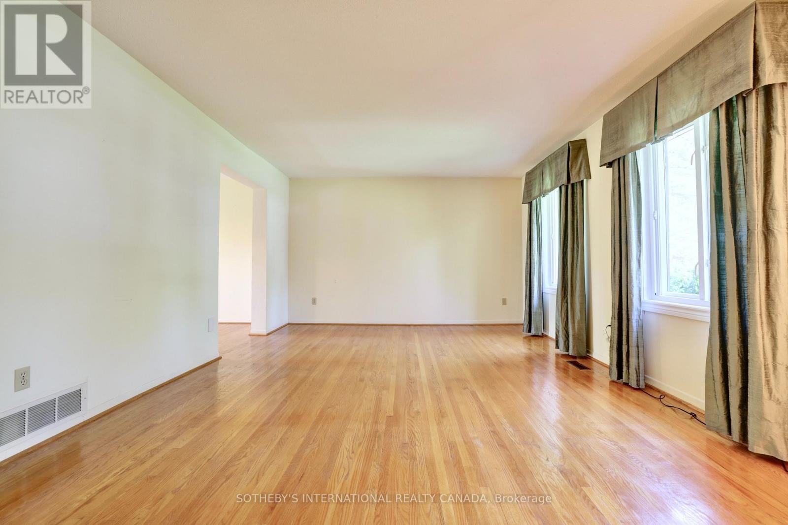 1050 Caldwell Avenue, Mississauga, Ontario  L5H 1Z4 - Photo 10 - W13184090