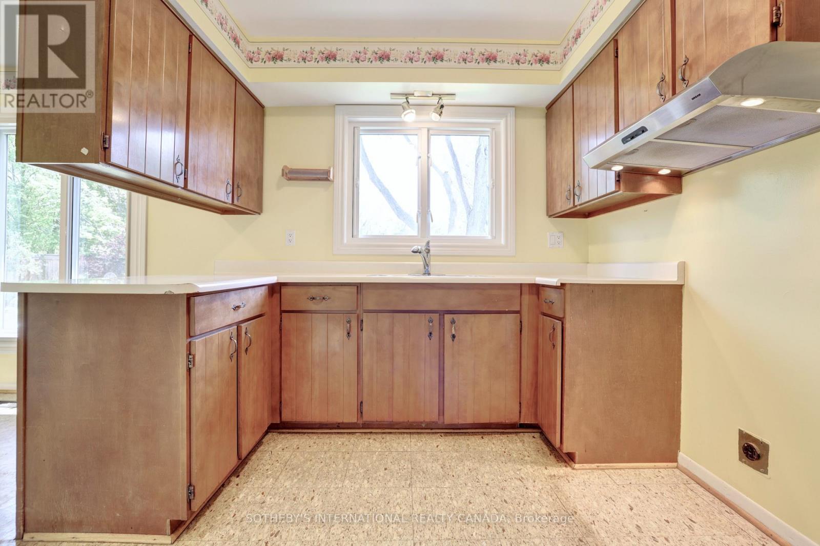 1050 Caldwell Avenue, Mississauga, Ontario  L5H 1Z4 - Photo 14 - W13184090