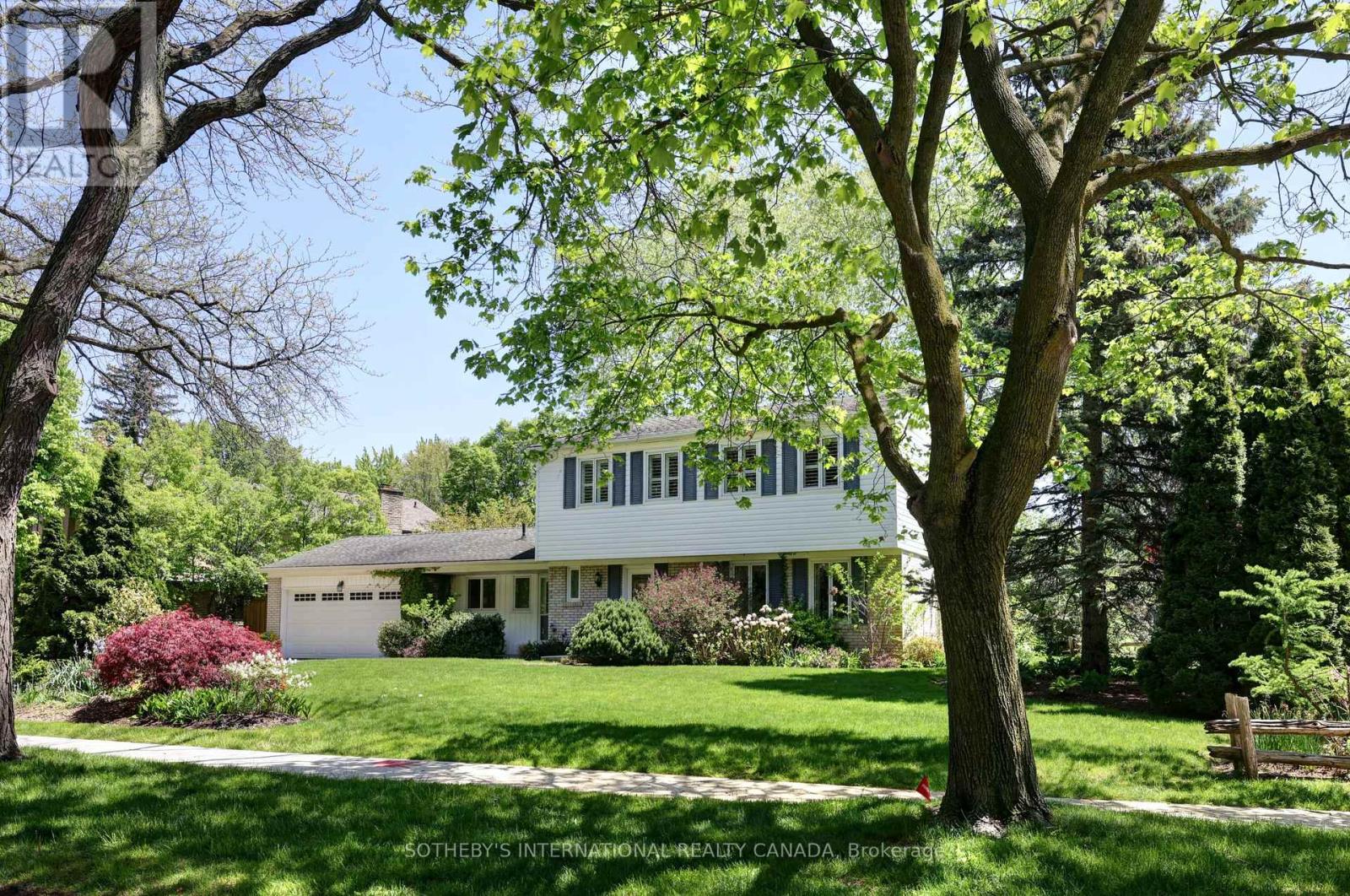 1050 Caldwell Avenue, Mississauga, Ontario  L5H 1Z4 - Photo 2 - W13184090