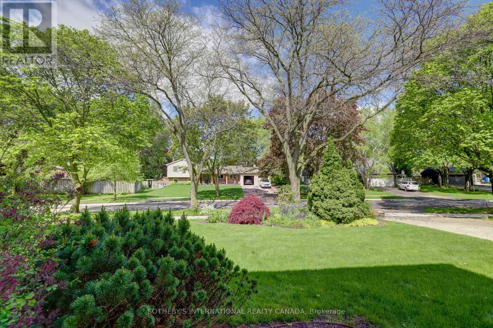 1050 Caldwell Avenue, Mississauga, Ontario  L5H 1Z4 - Photo 3 - W13184090