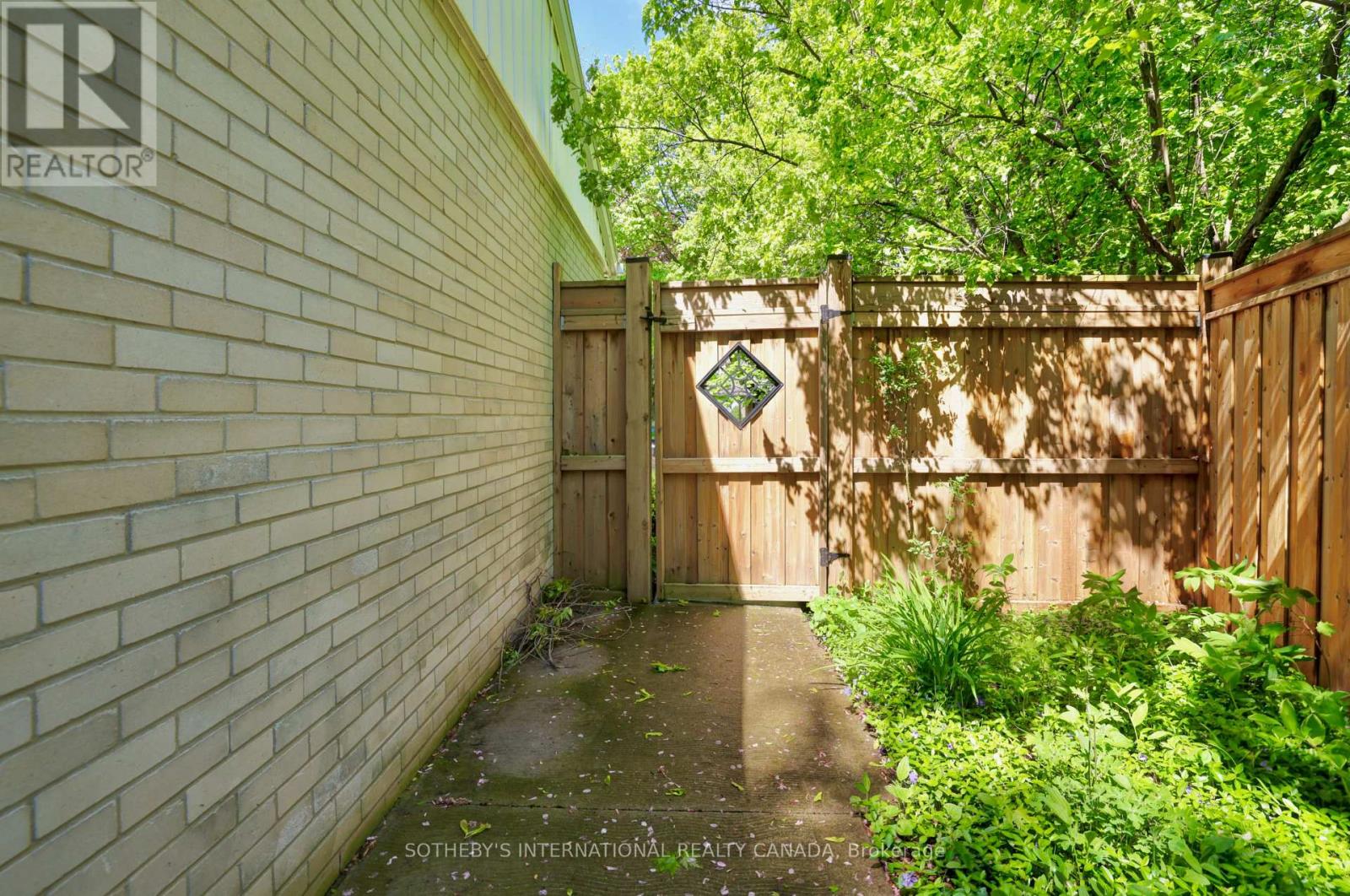 1050 Caldwell Avenue, Mississauga, Ontario  L5H 1Z4 - Photo 36 - W13184090