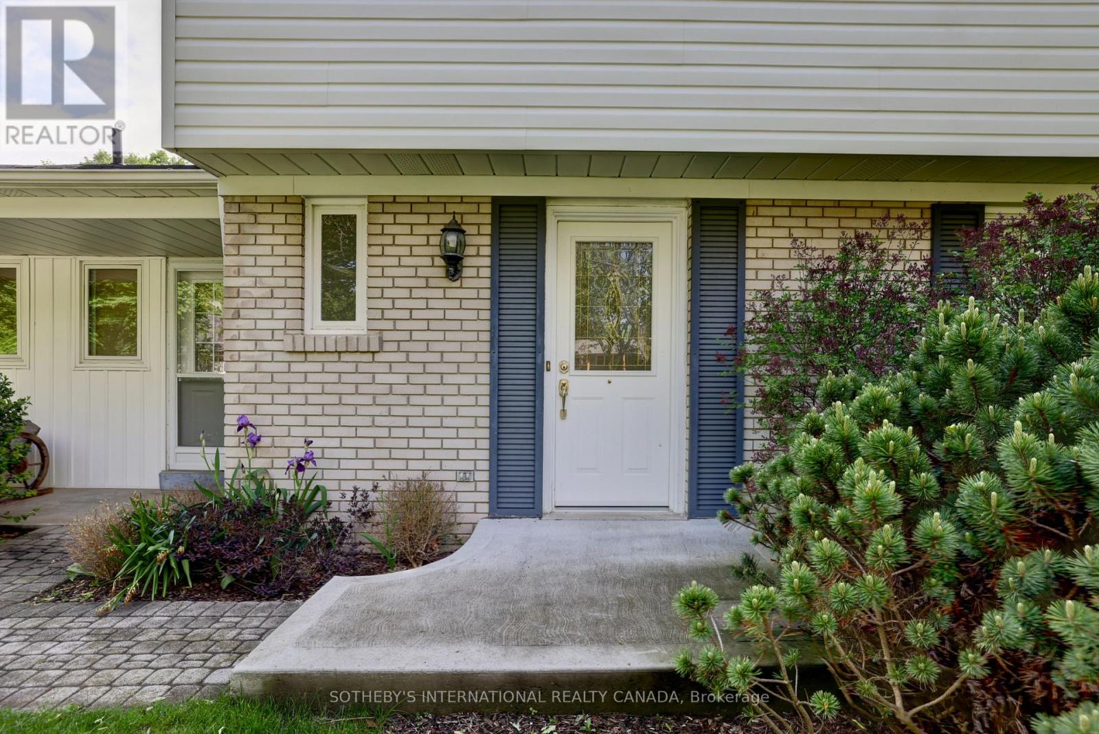 1050 Caldwell Avenue, Mississauga, Ontario  L5H 1Z4 - Photo 4 - W13184090