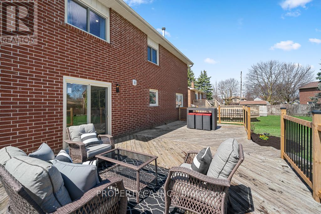 217 Hampton Court, Newmarket, Ontario  L3Y 6J5 - Photo 41 - N13088796