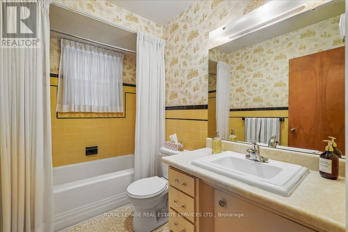 151 Wedgewood Drive, Oakville, Ontario  L6J 4R6 - Photo 16 - W13068900