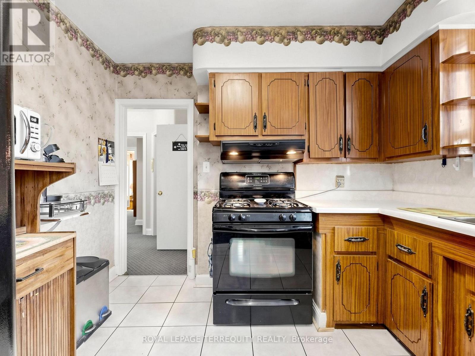 39 Coules Court, Toronto, Ontario  M8W 2N8 - Photo 6 - W13166510