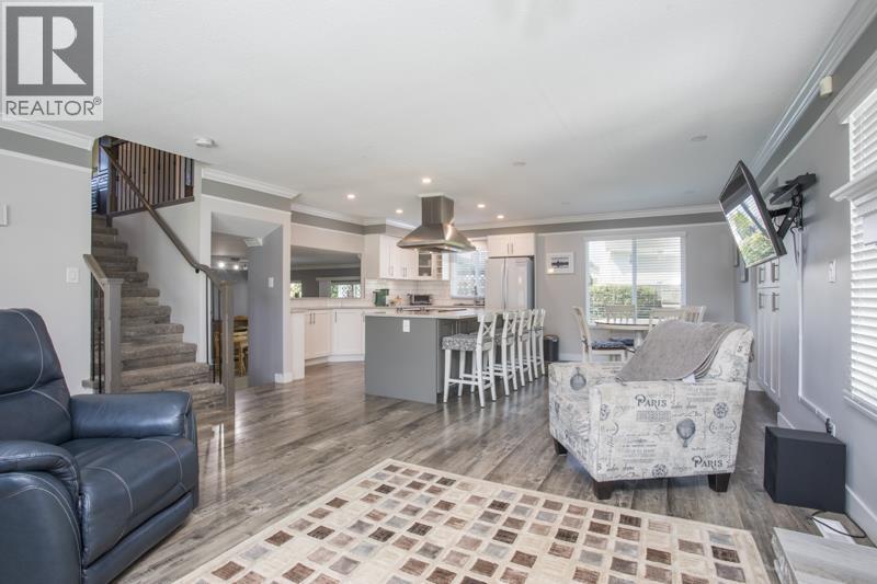 12181 Chestnut Crescent, Pitt Meadows, British Columbia  V3Y 2C8 - Photo 4 - R3120102