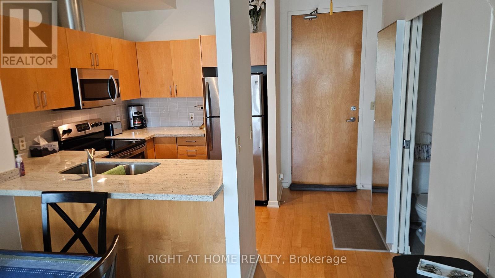 910 - 388 Richmond Avenue W, Toronto, Ontario  M5V 3P1 - Photo 4 - C13173332