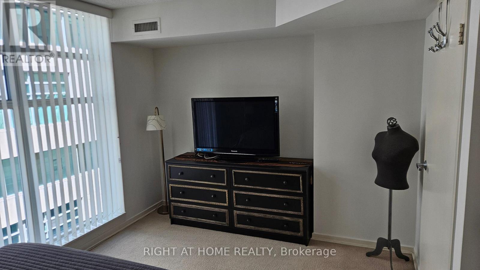 910 - 388 Richmond Avenue W, Toronto, Ontario  M5V 3P1 - Photo 14 - C13173332