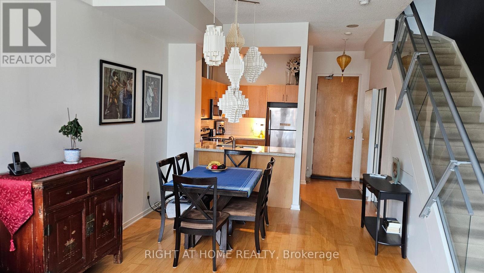 910 - 388 Richmond Avenue W, Toronto, Ontario  M5V 3P1 - Photo 5 - C13173332