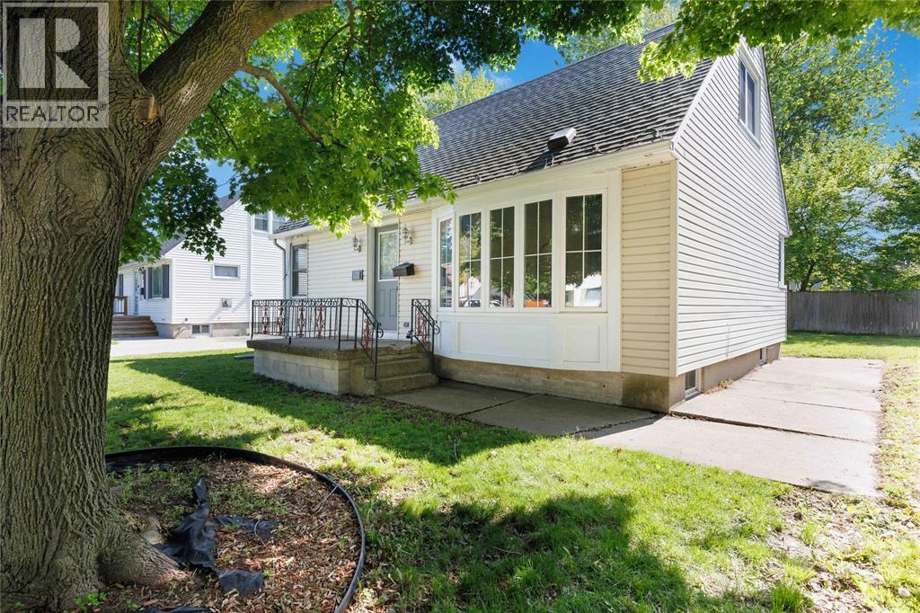 580 Indian Road North, Sarnia, Ontario  N7T 7G6 - Photo 1 - 26012202