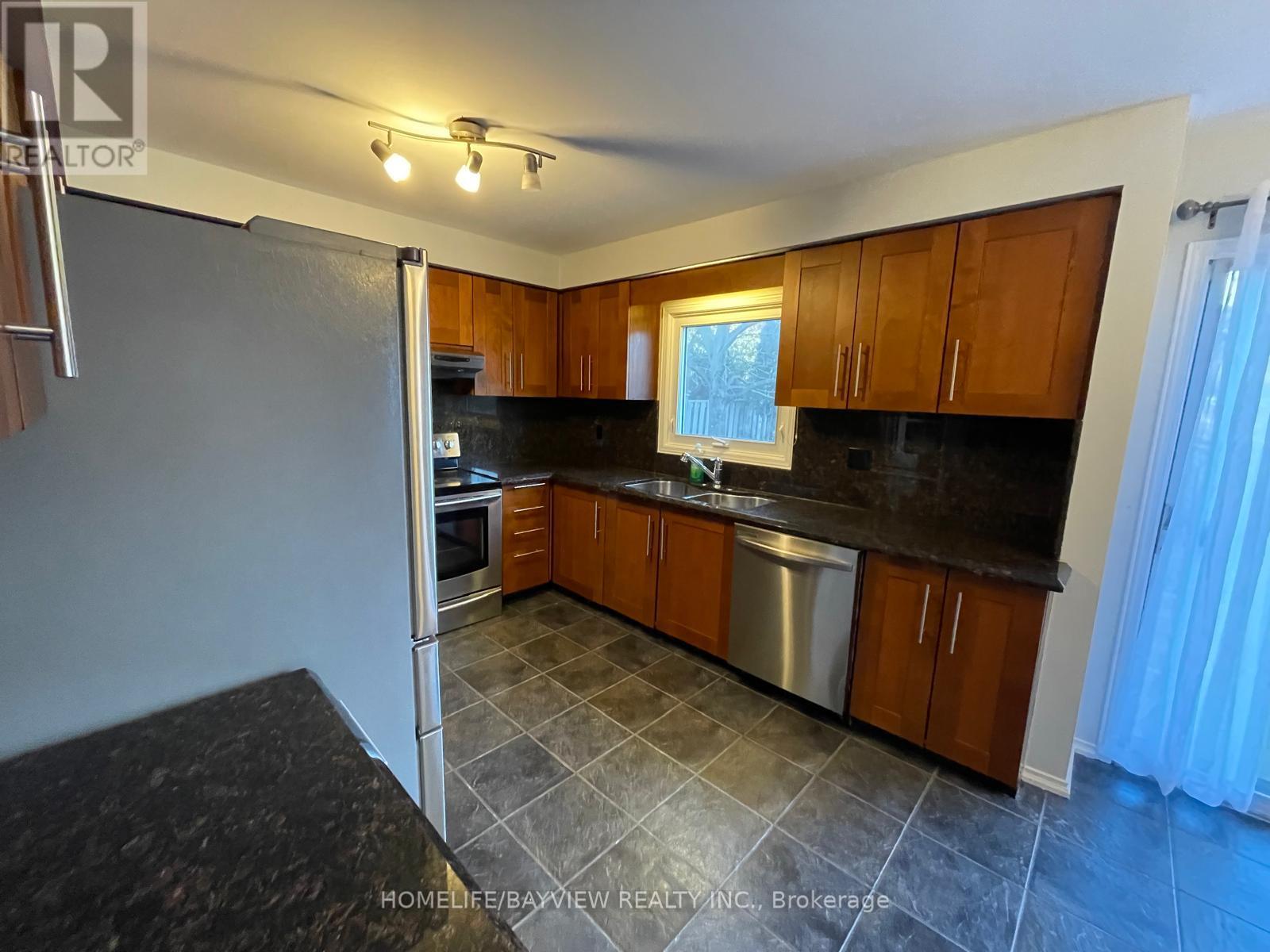 128 Heathwood Heights Drive, Aurora, Ontario  L4G 4W1 - Photo 3 - N13175336
