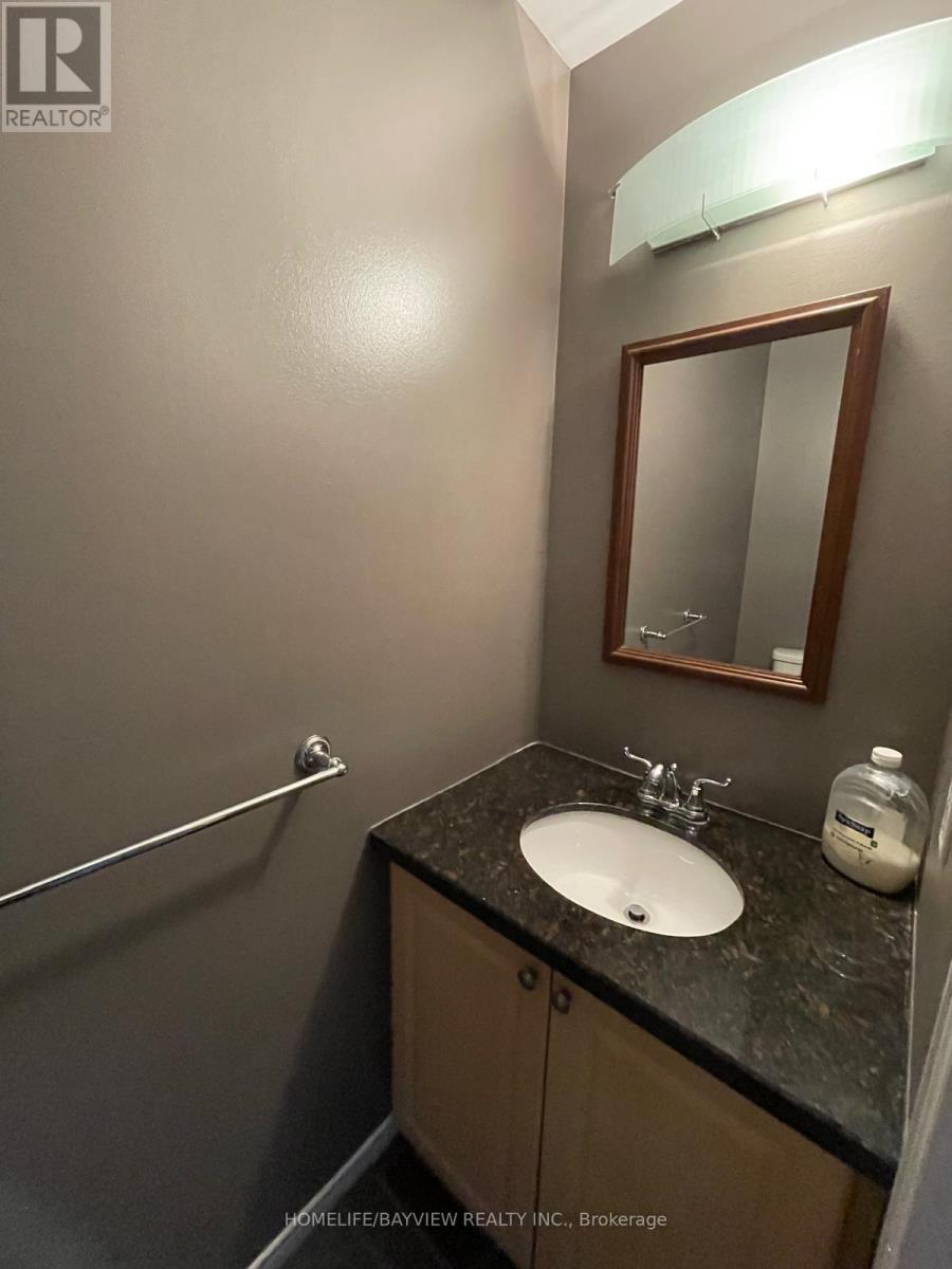 128 Heathwood Heights Drive, Aurora, Ontario  L4G 4W1 - Photo 7 - N13175336