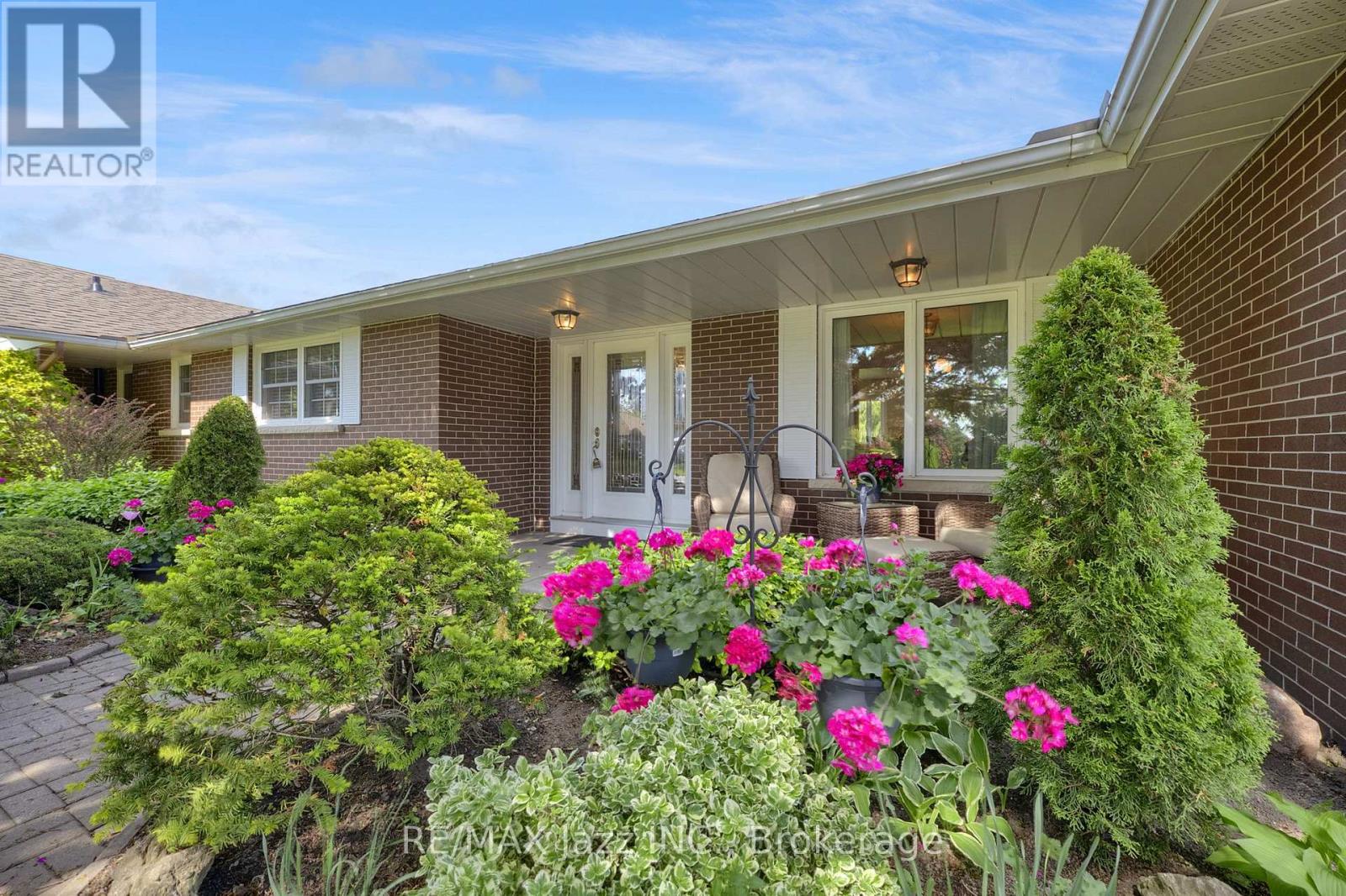 961 SWISS HEIGHTS, Oshawa, Ontario