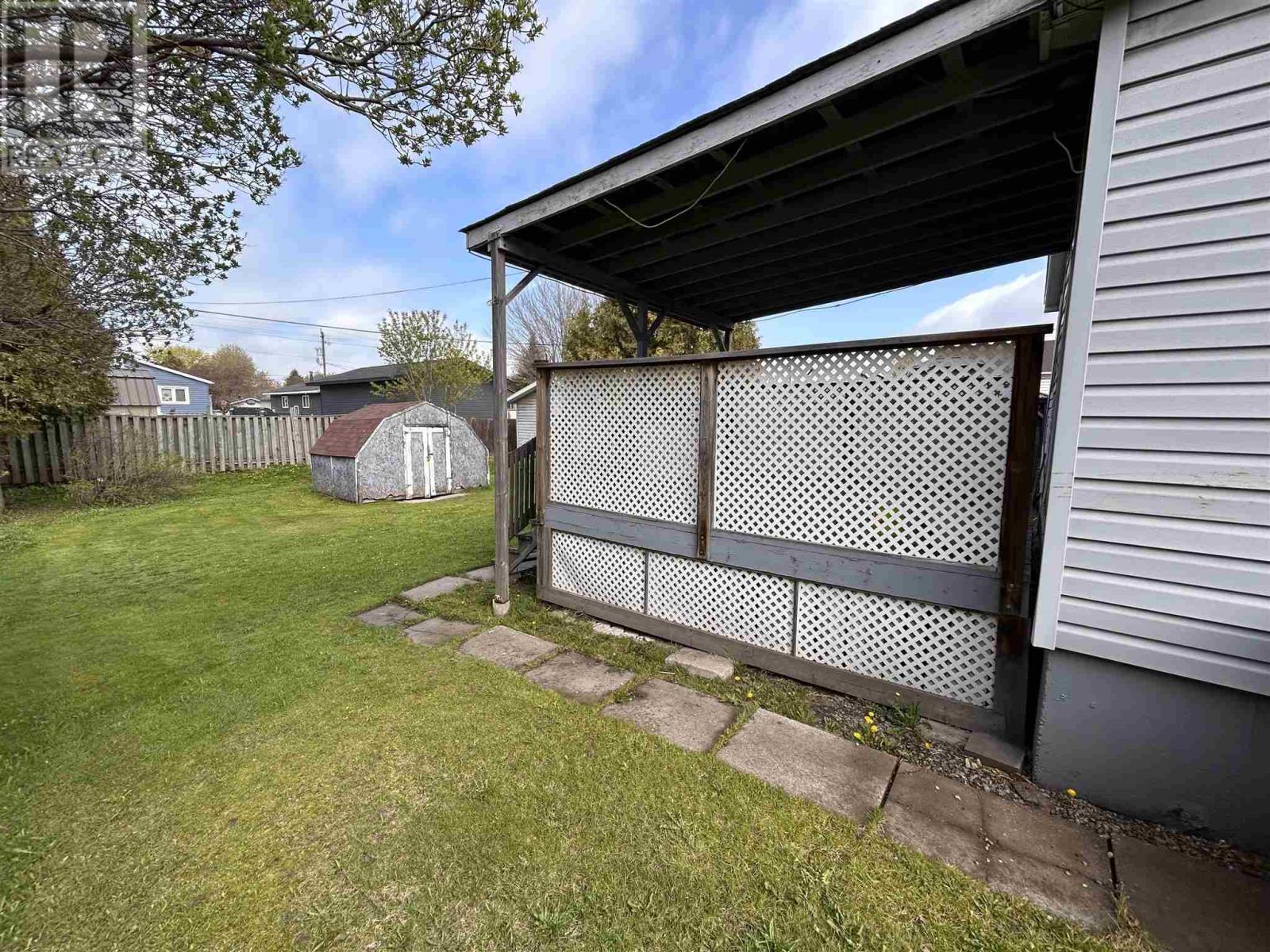 89 Pittsburgh Ave, Sault Ste Marie, Ontario  P6C 5A9 - Photo 2 - SM261141