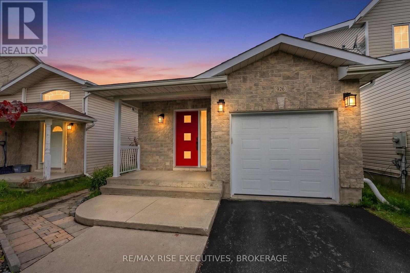 926 BLUFFWOOD AVENUE, Kingston, Ontario