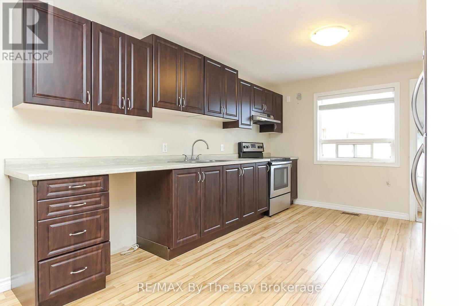 24 Glenwood Drive, Wasaga Beach, Ontario  L9Z 2K5 - Photo 12 - S13186032