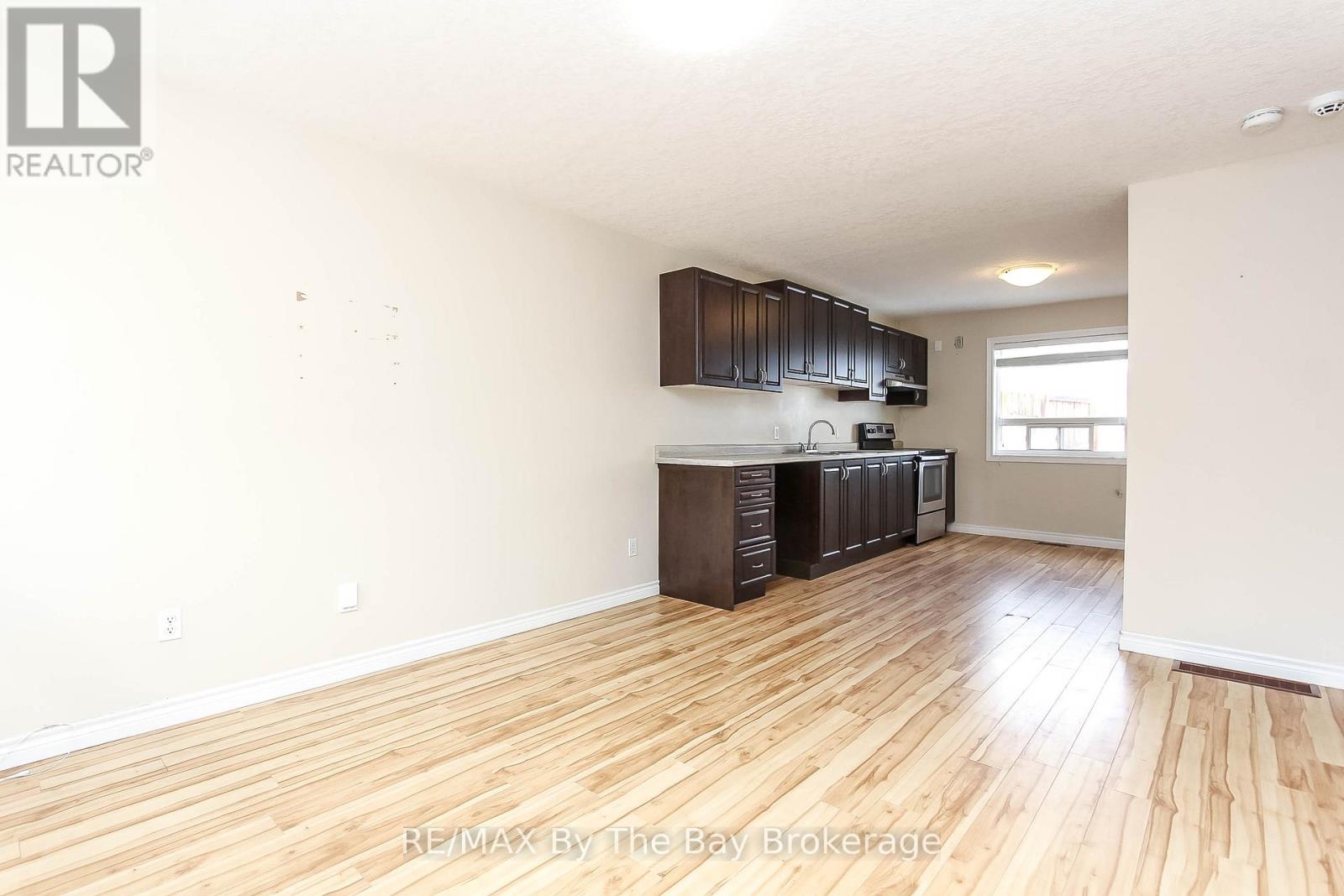 24 Glenwood Drive, Wasaga Beach, Ontario  L9Z 2K5 - Photo 5 - S13186032