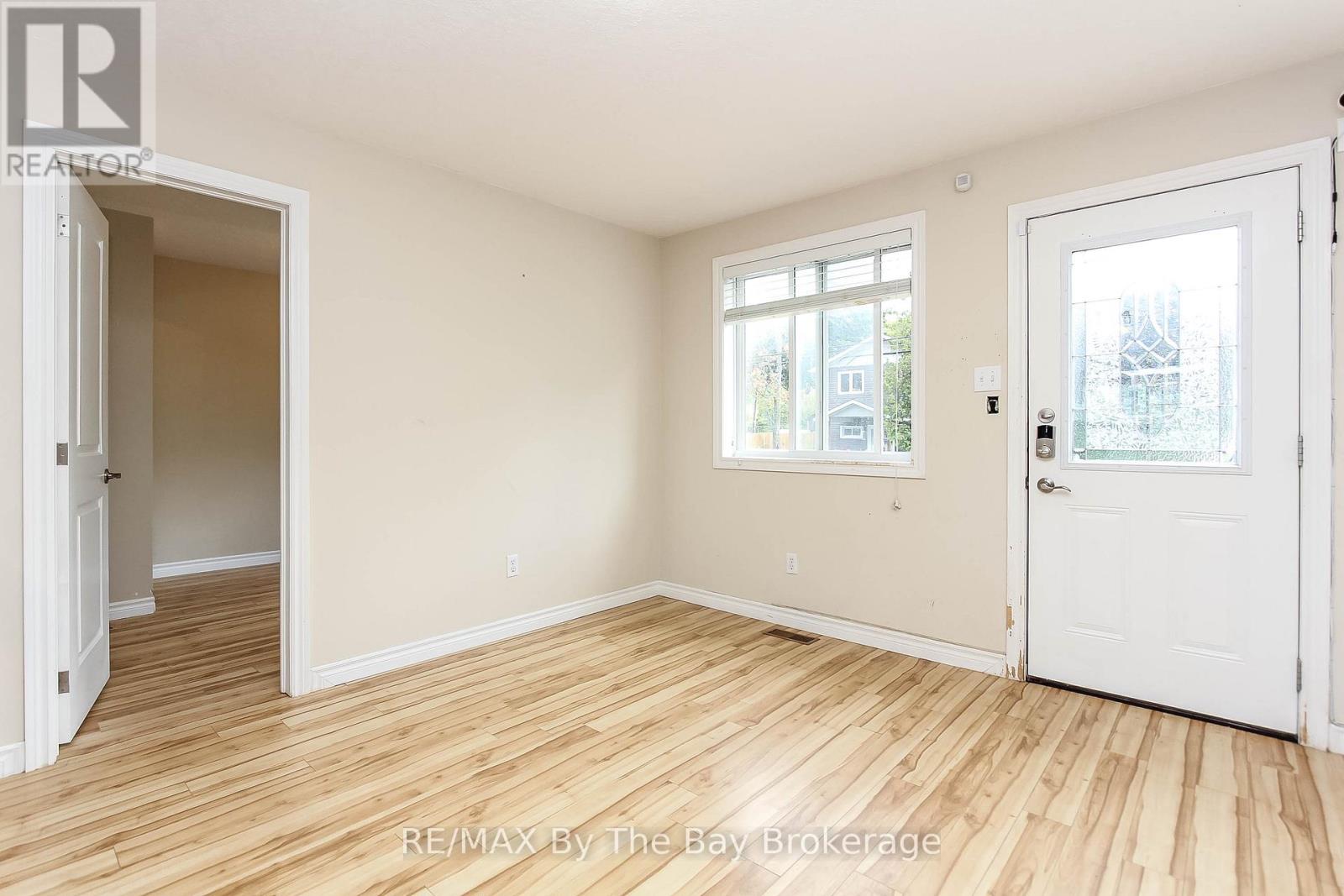 24 Glenwood Drive, Wasaga Beach, Ontario  L9Z 2K5 - Photo 9 - S13186032