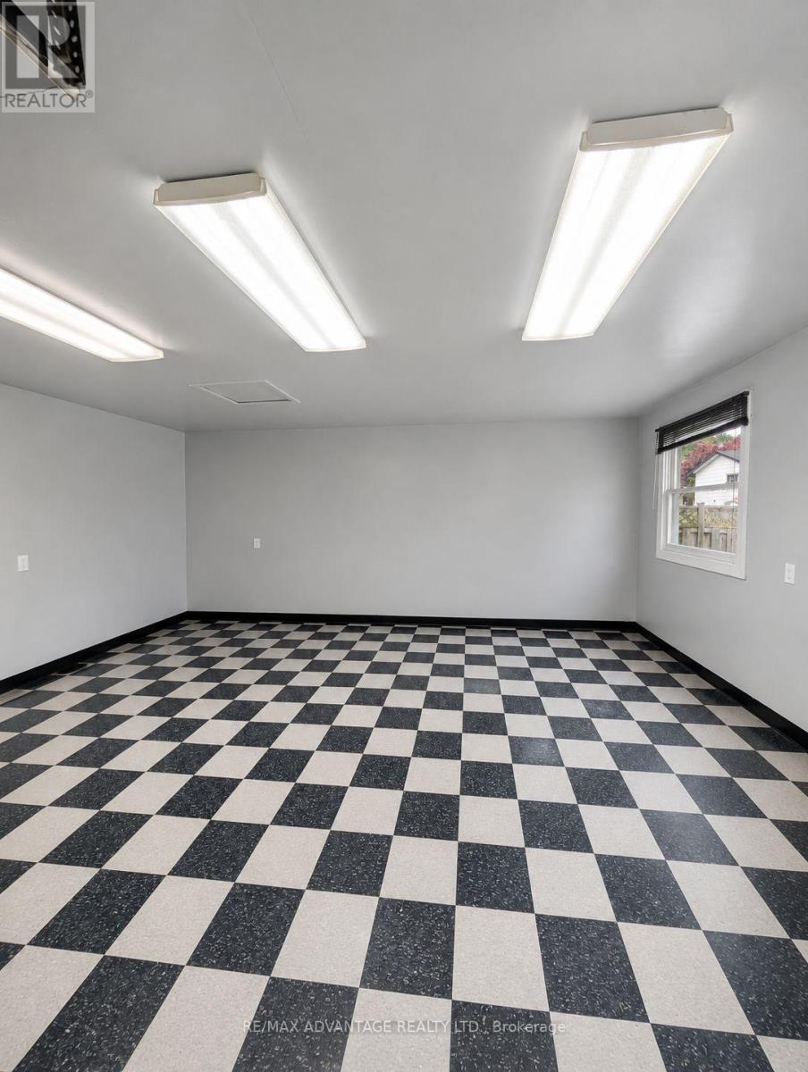 17 Finch Crescent, London South, Ontario  N6E 2E4 - Photo 31 - X13185670