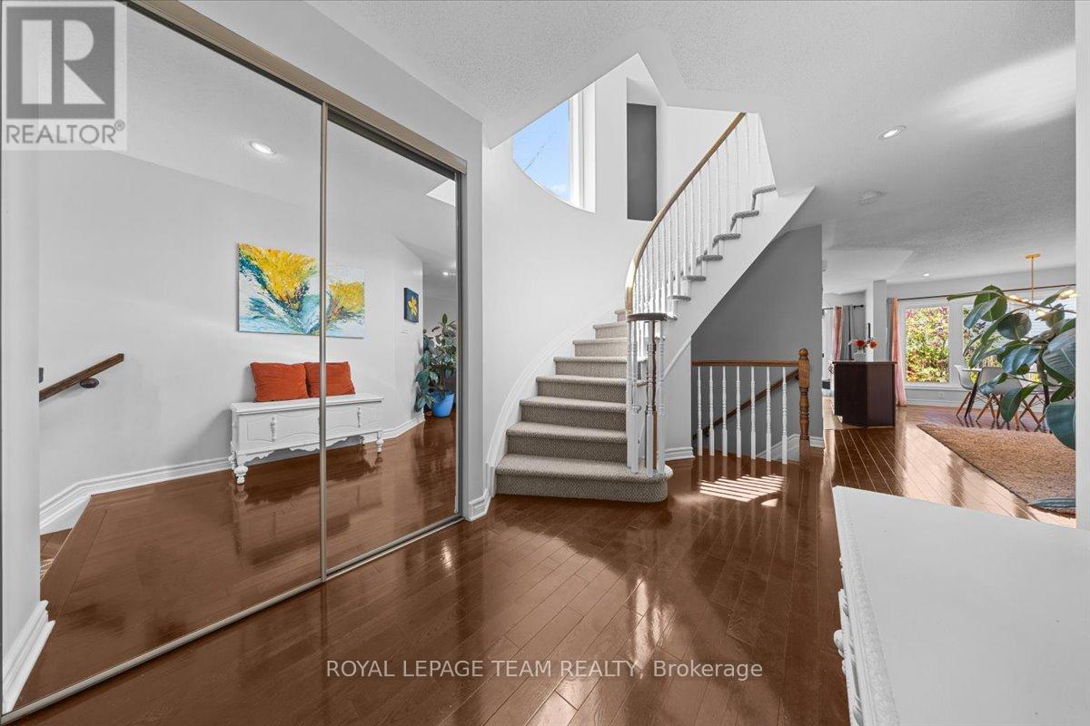 345 Forestbrook Street, Ottawa, Ontario  K2K 0B8 - Photo 11 - X13184286