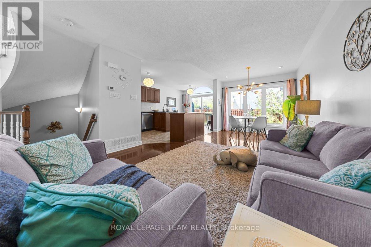 345 Forestbrook Street, Ottawa, Ontario  K2K 0B8 - Photo 14 - X13184286