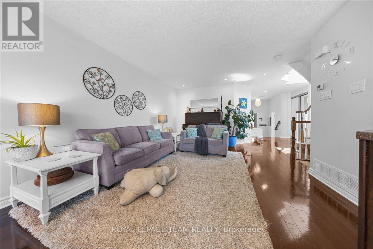 345 Forestbrook Street, Ottawa, Ontario  K2K 0B8 - Photo 16 - X13184286