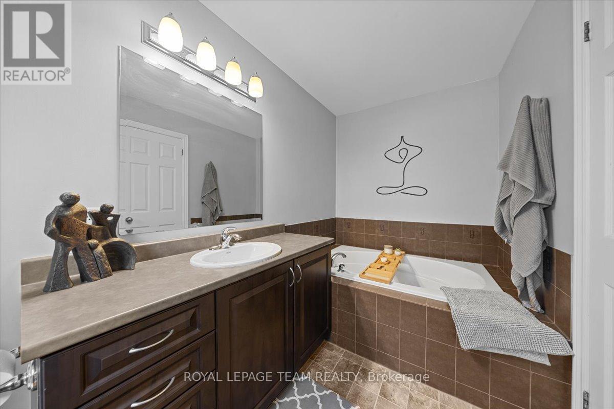 345 Forestbrook Street, Ottawa, Ontario  K2K 0B8 - Photo 30 - X13184286