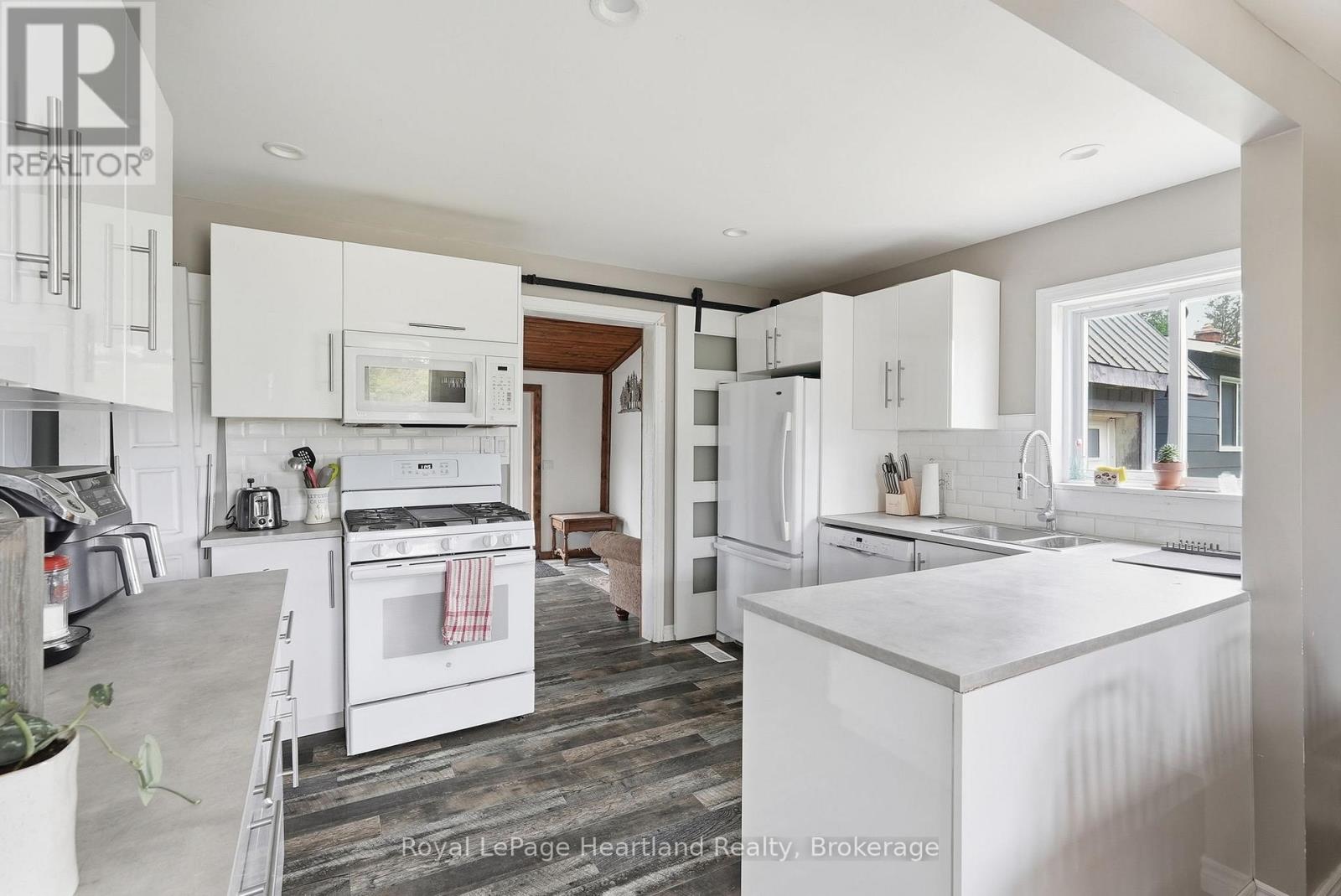 19 Whitechurch Street, Huron-Kinloss, Ontario  N0G 2W0 - Photo 9 - X13185576